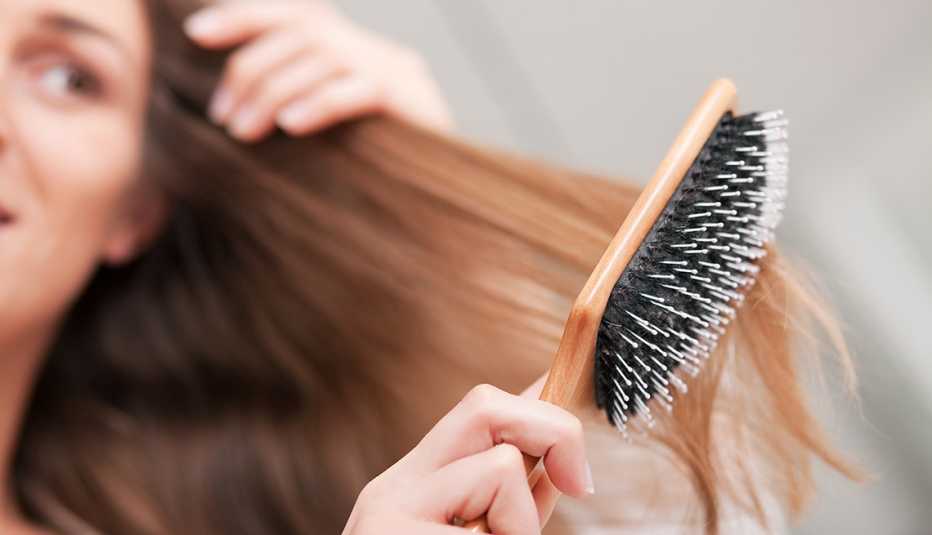 ¿Cuánta pérdida de cabello es normal? Comprendiendo el ciclo natural