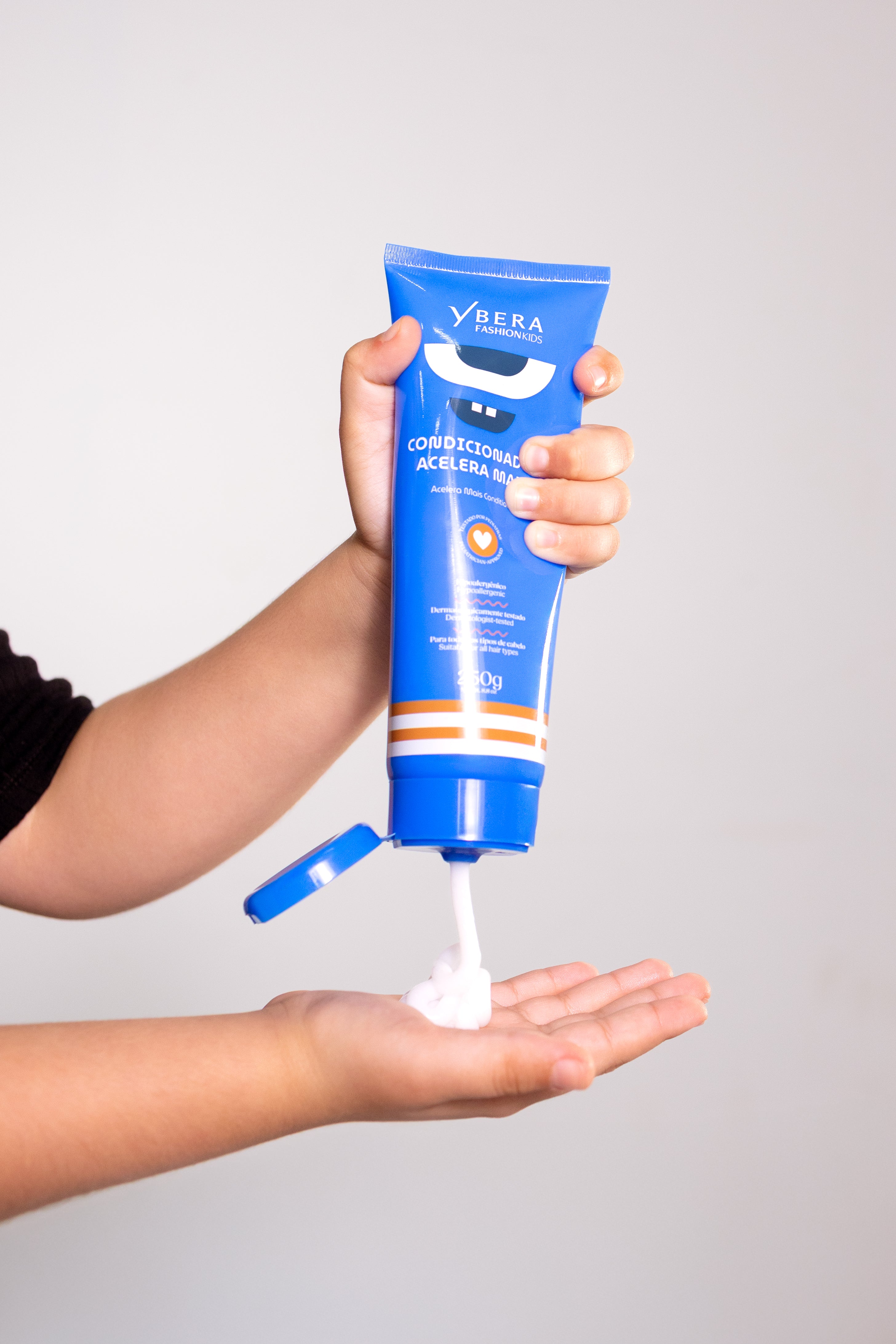 Cronograma Niño Fashion Kids Lata (Shampoo 300ml + Acondicionador 250g + Crema de Peinar Fijadora 200g)